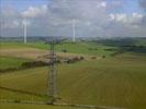 Photos aériennes de "eoliennes" - Photo réf. T082967 - Un pylone de la ligne trs haute tension entre Vigy et Marlenheim et des oliennes en Moselle.