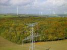 Photos aériennes de "eoliennes" - Photo réf. T082969 - Un pylone de la ligne trs haute tension entre Vigy et Marlenheim et des oliennes en Moselle.
