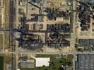 Photos aériennes de "petrole" - Photo réf. T084384 - La raffinerie de ptrole de Grandpuits-Bailly-Carrois dans les Hauts-de-Seine.