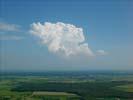 Photos aériennes de "nuage" - Photo réf. T090680 - Vue d'un cumulus presque inoffensif  16h47.