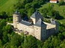 Photos aériennes de "châteaux" - Photo réf. T090714 - Le chteau de Manderen (Moselle), imposante forteresse du 15 sicle, dominant le Luxembourg et l'Allemagne, tait le quartier gnral du fameux Duc de Malbourck.