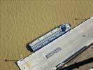 Photos aériennes de "troncon" - Photo réf. U089192 - Les tronons d'Airbus A380 sont transports de Pauillac  Langon  l'aide de cette barge. 