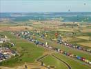Photos aériennes de "montgolfière" - Photo réf. U091648 - Record Mondial de dcollage en ligne : 329 montgolfires le Dimanche 26 Juillet 2009.