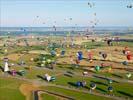 Photos aériennes de "montgolfière" - Photo réf. U091660 - Record Mondial de dcollage en ligne : 329 montgolfires le Dimanche 26 Juillet 2009.