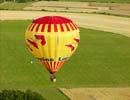 Photos aériennes de "lorraine" - Photo réf. U092155 - Une montgolfire lors du Lorraine Mondial Air Ballons 2009 sur la base de Chambley-Bussires, Meurthe-et-Moselle.
