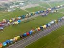 Photos aériennes de "montgolfière" - Photo réf. U112024 - Record Mondial de dcollage en ligne : 343 montgolfires le Mercredi 27 Juillet 2011.
