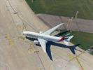 Photos aériennes de "aeroport" - Photo réf. E133255 - Le Boeing 777-21H(ER) immatricul A6-EMI de la compagnie Emirates.