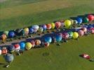 Photos aériennes de "montgolfière" - Photo réf. E128559 - Lorraine Mondial Air Ballons 2013 : Vol du Jeudi 1 Aot le matin lors du Record Mondial de Dcollage en Ligne. (The Great Line, In-line Mass Ascent)