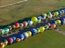 Photos aériennes - Mondial Air Ballons 2013 - Photo réf. E128565 - Lorraine Mondial Air Ballons 2013 : Vol du Jeudi 1 Aot le matin lors du Record Mondial de Dcollage en Ligne. (The Great Line, In-line Mass Ascent)