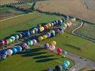 Photos aériennes de "montgolfière" - Photo réf. E128571 - Lorraine Mondial Air Ballons 2013 : Vol du Jeudi 1 Aot le matin lors du Record Mondial de Dcollage en Ligne. (The Great Line, In-line Mass Ascent)