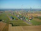 Photos aériennes de "montgolfière" - Photo réf. E128578 - Lorraine Mondial Air Ballons 2013 : Vol du Jeudi 1 Aot le matin lors du Record Mondial de Dcollage en Ligne. (The Great Line, In-line Mass Ascent)