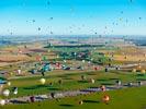 Photos aériennes - Mondial Air Ballons 2013 - Photo réf. E128581 - Lorraine Mondial Air Ballons 2013 : Vol du Jeudi 1 Aot le matin lors du Record Mondial de Dcollage en Ligne. (The Great Line, In-line Mass Ascent)