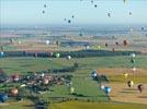 Photos aériennes de "lorraine" - Photo réf. E128589 - Lorraine Mondial Air Ballons 2013 : Vol du Jeudi 1 Aot le matin lors du Record Mondial de Dcollage en Ligne. (The Great Line, In-line Mass Ascent)