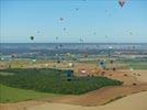 Photos aériennes - Mondial Air Ballons 2013 - Photo réf. E128620 - Lorraine Mondial Air Ballons 2013 : Vol du Jeudi 1 Aot le matin lors du Record Mondial de Dcollage en Ligne. (The Great Line, In-line Mass Ascent)