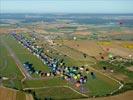Photos aériennes de "montgolfière" - Photo réf. E128648 - Lorraine Mondial Air Ballons 2013 : Vol du Jeudi 1 Aot le matin lors du Record Mondial de Dcollage en Ligne. (The Great Line, In-line Mass Ascent)