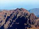 Photos aériennes de "point" - Photo réf. E136139 - Le Piton des Neiges,  cheval sur les communes de Cilaos et de Salazie, est le point culminant de l'Ile de la Runion (3070m).