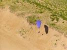  - Photo réf. E147936 - Des parapentes en vol de pente le long des dunes.