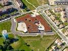 Photos aériennes de "ecole" - Photo réf. E151044 - Le groupe scolaire Le Petit Prince et sa toiture vgtalise