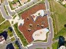 Photos aériennes de "ecole" - Photo réf. E151045 - Le groupe scolaire Le Petit Prince et sa toiture vgtalise