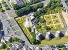 Photos aériennes de "Chateau" - Photo réf. E151379 - Au coeur de la ville d'Angers (Maine-et-Loire), surplombant la Maine : le chteau et ses 17 tours.