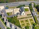 Photos aériennes de "Chateau" - Photo réf. E151382 - Au coeur de la ville d'Angers (Maine-et-Loire), surplombant la Maine : le chteau et ses 17 tours.