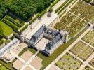 Photos aériennes de "Chateau" - Photo réf. E151481 - Les jardins  la Franaise du Chteau de Villandry sont remarquables.