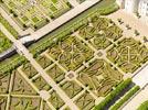 Photos aériennes de "jardins" - Photo réf. E151485 - Les jardins  la Franaise du Chteau de Villandry sont remarquables.