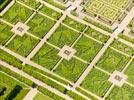 Photos aériennes de "Chateau" - Photo réf. E151487 - Les jardins  la Franaise du Chteau de Villandry sont remarquables.