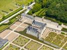 Photos aériennes de "Chateau" - Photo réf. E151495 - Les jardins  la Franaise du Chteau de Villandry sont remarquables.