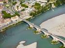 Photos aériennes de "Fleuve" - Photo réf. E153274 - Le clbre Pont mdival de Pont-Saint-Esprit construit en 44 ans de 1265  1309. C'est le plus vieux de tous les ponts sur le Rhne reliant la Provence au Languedoc