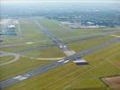 Photos aériennes de "aerodrome" - Photo réf. E150832 - Passage au-dessus de la piste 21 de l'aroport de Paris-Le Bourget.