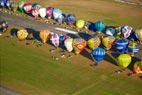 Photos aériennes de "lorraine" - Photo réf. C157847 - Lorraine Mondial Air Ballons 2015 : Vol du Dimanche 26 Juillet le matin lors du Record Mondial de Dcollage en Ligne. (The Great Line, In-line Mass Ascent)