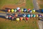 Photos aériennes de "montgolfière" - Photo réf. C157853 - Lorraine Mondial Air Ballons 2015 : Vol du Dimanche 26 Juillet le matin lors du Record Mondial de Dcollage en Ligne. (The Great Line, In-line Mass Ascent)