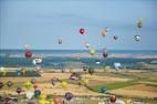 Photos aériennes de "LMAB" - Photo réf. C157863 - Lorraine Mondial Air Ballons 2015 : Vol du Dimanche 26 Juillet le matin lors du Record Mondial de Dcollage en Ligne. (The Great Line, In-line Mass Ascent)