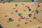 Photos aériennes de "LMAB" - Photo réf. C157884 - Lorraine Mondial Air Ballons 2015 : Vol du Dimanche 26 Juillet le matin lors du Record Mondial de Dcollage en Ligne. (The Great Line, In-line Mass Ascent)