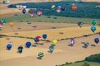 Photos aériennes - Mondial Air Ballons 2015 - Photo réf. C157893 - Lorraine Mondial Air Ballons 2015 : Vol du Dimanche 26 Juillet le matin lors du Record Mondial de Dcollage en Ligne. (The Great Line, In-line Mass Ascent)