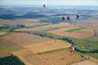 Photos aériennes de "montgolfière" - Photo réf. C157936 - Lorraine Mondial Air Ballons 2015 : Vol du Dimanche 26 Juillet le matin lors du Record Mondial de Dcollage en Ligne. (The Great Line, In-line Mass Ascent)