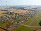 Photos aériennes de "montgolfière" - Photo réf. E157781 - Lorraine Mondial Air Ballons 2015 : Vol du Dimanche 26 Juillet le matin lors du Record Mondial de Dcollage en Ligne. (The Great Line, In-line Mass Ascent)