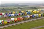  - Photo réf. E166183 - Mondial Air Ballons 2017 : Vol du Vendredi 28 Juillet le matin : Record du monde de dcollage en ligne, 456 montgolfires !