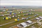 Photos aériennes - Mondial Air Ballons 2017 - Photo réf. E166203 - Mondial Air Ballons 2017 : Vol du Vendredi 28 Juillet le matin : Record du monde de dcollage en ligne, 456 montgolfires !