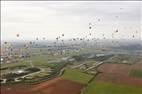 Photos aériennes - Mondial Air Ballons 2017 - Photo réf. E166205 - Mondial Air Ballons 2017 : Vol du Vendredi 28 Juillet le matin : Record du monde de dcollage en ligne, 456 montgolfires !