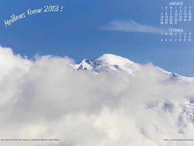 Clin d'oeil au travers des nuages de l'Aiguille du Midi et du Mont-Blanc