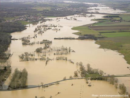 Surveillance et tat des lieux des crues & inondations