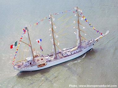 Le Cuauhtemoc vu du ciel