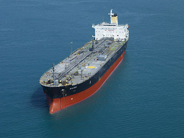 Photo aérienne du tanker Baizo au large de Fos-sur-mer
