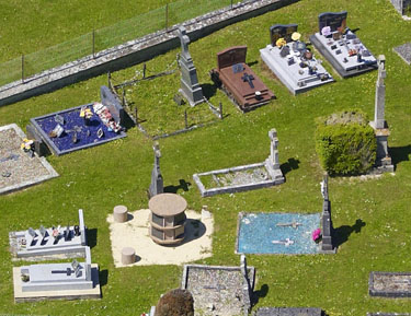 Photo aérienne du cimetière de Brabant-sur-Meuse