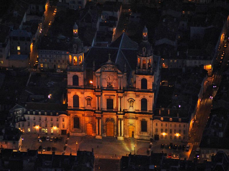 Photo aérienne de nuit