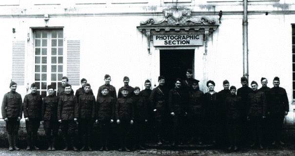 La section de photo aérienne commandée par Eduard Steichen alors Major en 1918 à Paris