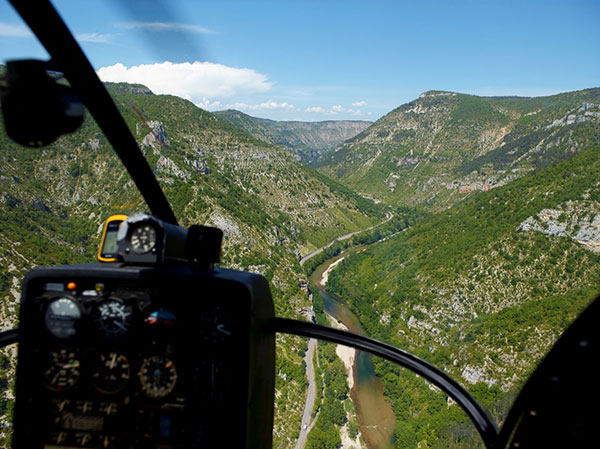Prise de vues en basse altitude dans les gorges du Tarn