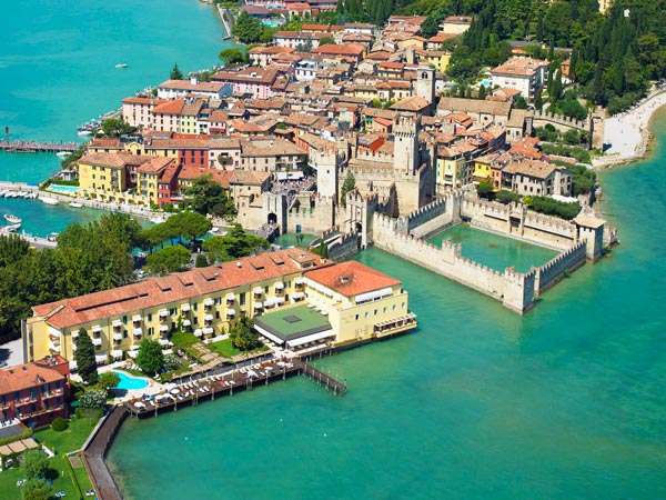 Photo aérienne de l'hôtel Grand Hotel Terme à Sirmione